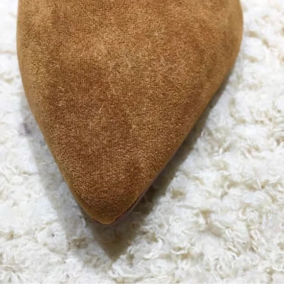 Heel Shoes. Pumps - Picture 3 of 4